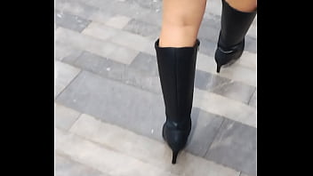 Preview 2 of First Time Pashto Sexy Video - Botas super sexys en alameda central