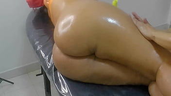 Preview 1 of Sinhala Ponehub - El Masaje Seductor Relajaci&oacute_n para la Mujer Culona LA HACE EXCITAR