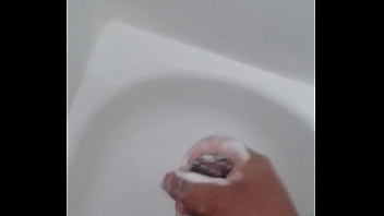Preview 2 of Wwwpolice Girlcom - Masturbaci&oacute_n en la ducha