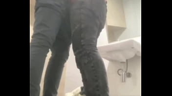 Preview 1 of Saniya Merza Sex Video - Follado por un hombre hetero en ba&ntilde_o p&uacute_blicos