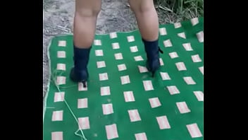 Preview 2 of A Hefty Great Clit - Caminata por el bosque