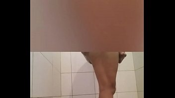 Preview 2 of Lesbian Piss Panties - Mujer tetona y culona mostrando en la ducha