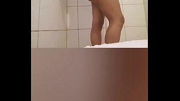 Preview 3 of Lesbian Piss Panties - Mujer tetona y culona mostrando en la ducha