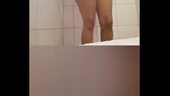 Preview 4 of Lesbian Piss Panties - Mujer tetona y culona mostrando en la ducha