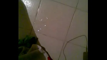 Preview 1 of Bragas Calientes Full Movie - Pajaso en el ba&ntilde_o