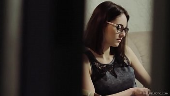 Preview 1 of Na Baixada - Tina M spying on Sade Mare