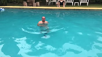 Preview 3 of Film Iraq7 - Sexy bald swim naked .MOV