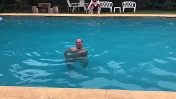Preview 4 of Film Iraq7 - Sexy bald swim naked .MOV