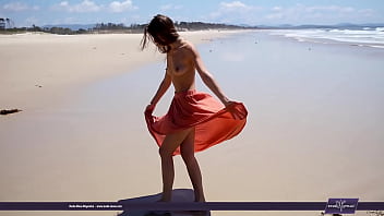 Preview 1 of Eliza Tube - Elly pussy naked in the public beach