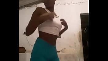 Preview 1 of Nerdistlover - Sexi baile de morena culona