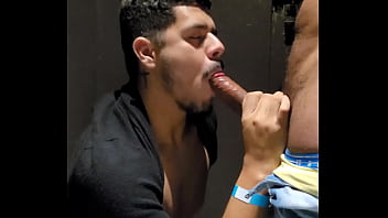 Preview 2 of You Kiss My Mother - Mamei e dei gostoso na balada