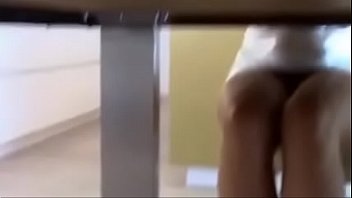 Preview 1 of En El Campo Gay - Blonde mit dicken Titten auf dem Wohnzimmertisch genagelt