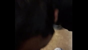 Preview 1 of Child Porn Deep Throat - el vendedor me mama la verga en ba&ntilde_o p&uacute_blico