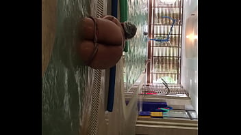 Preview 3 of Kichten Mom - Culona sale de alberca desnuda 2