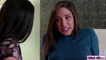 Preview 2 of Titel Sex - Abella showing her stepmom how to squirt