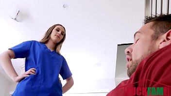 Preview 2 of Fazura Vobo - Niki Snow In Not Too Crippled For A Creampie