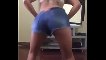 Preview 1 of Cucadas - vai mexendo a bunda no ritmo do papai