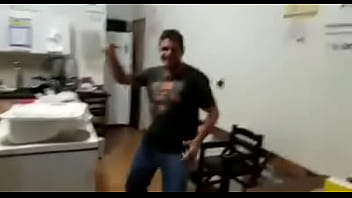 Preview 3 of Eva Notty Friend Hot Mom - Rodolfo Dan&ccedil_ando ao som de Thomas e seus amigos feat. Biggie Samlls