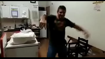 Preview 4 of Eva Notty Friend Hot Mom - Rodolfo Dan&ccedil_ando ao som de Thomas e seus amigos feat. Biggie Samlls