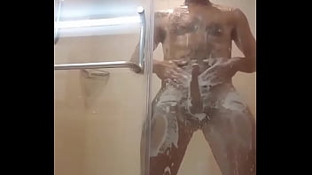 Preview 4 of Xixv Babe - MEMO PICAZO Y SU PINOCHO EN LA DUCHA
