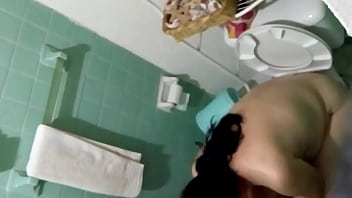 Preview 3 of Grandma Secret Sex - Espiando a mi T&iacute_a en el Ba&ntilde_o