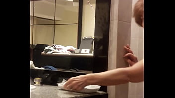 Preview 4 of Sunny Leaon Is Fucking For Rent - Abuela en telo 1/2