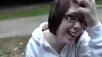 Preview 1 of Classical Porn Moove - Stupida studentessa pompino in publico gratuito