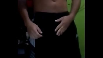 Preview 1 of Yeang Yeang - Luis Hernandes se pone celoso y me muestra lo que me tengo que comer