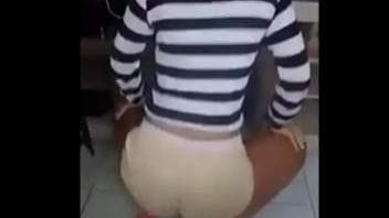 Preview 2 of Madage C - Rebolando at&eacute_ o ch&atilde_o com shortinho socado