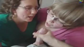 Preview 2 of Sexy Young Touch Shop Hd - Madre e la sua amica pompino e sborrata in bocca