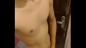 Preview 3 of Upskirt Hentai - Novinho gozando