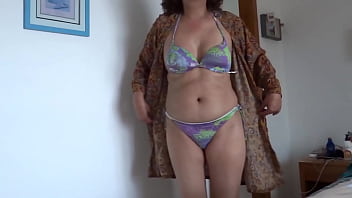 Preview 3 of Paulina Webcam - At the beach,  stepson masturbates in front of me while I put on a bikini and sunscreen