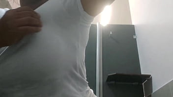 Preview 1 of Big Boob Xxx Sax - Sai sem calcinha pra malhar o personal sentiu o cheiro da minha buceta suadinha me levou pro banheiro e encheu minha buceta de porra