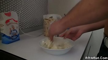 Preview 1 of Old Ledis Yeg Men Sex - Fat babe is hot when cooking and fucking