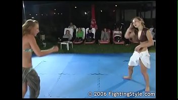 Preview 4 of Gay Chich - Catfight Maia Vs Melina