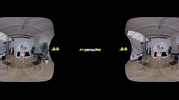 Preview 2 of Solk Girl - Virtual reality porn with Chrissy Fox who dives into her piss