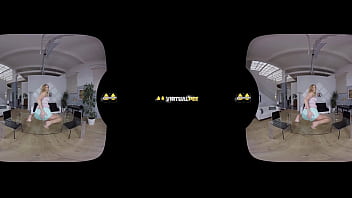 Preview 3 of Solk Girl - Virtual reality porn with Chrissy Fox who dives into her piss