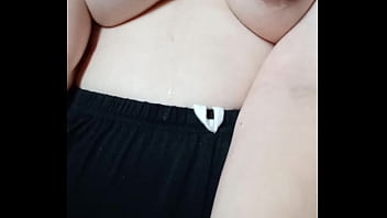 Preview 2 of Blekat Porn - Milf incinta,  si sputa il seno e i capezzoli.