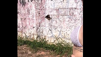 Preview 2 of It Fits - Perguntei pra prostituta na Rodovia quantos q era o a foda ? Ela n&atilde_o cobro nada e me levou pro meio do mato pra foder ali mesmo!