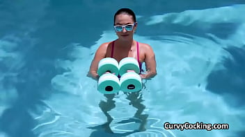 Preview 1 of Bumi Bulat Bundar - Oiled hottie blows personal trainer outside by the pool