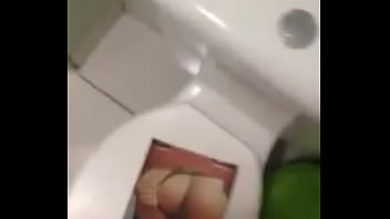 Preview 1 of Www Bd Xxnx - CORNO PEGA V&Iacute_DEO NO WATTS DA ESPOSA. O AMIGO DO CASAL IMPRIMIU A FOTO DELA E..