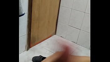 Preview 3 of Amateur Possition - Punhetinha gostosa no banheiro