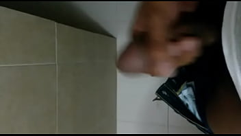 Preview 4 of Johnny Sins Xnxx - Chaqueta en el ba&ntilde_o