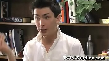Preview 1 of Safada Chorando Na Suruba - Twink cute boys emo fuck and men eating dick gay porn video xxx The