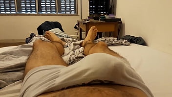 Preview 1 of Nude Sex Lndonesian - Dotado acordando de pau duro - Hung guy morning wood
