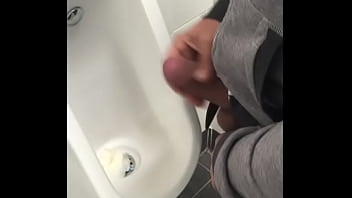 Preview 4 of Suckmy Dick - exhib au chiottes.MP4