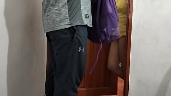 Preview 1 of Mmy Mom - AMA DE CASA CALIENTE SE FOLLA A UN DELIBERY DESCONOCIDO Y RECIBE UNA DURA FOLLADA CON EYACULACION PRECOZ
