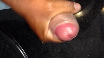 Preview 3 of Com Bfxxx - Minha gozadinha no granito da pia!