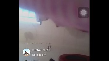 Preview 2 of Grany Blak - novinha de Minas Gerais tomando banho ao vivo no app Jaumo