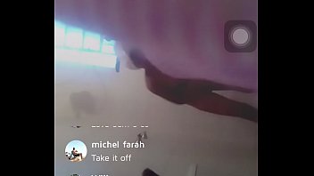 Preview 3 of Grany Blak - novinha de Minas Gerais tomando banho ao vivo no app Jaumo